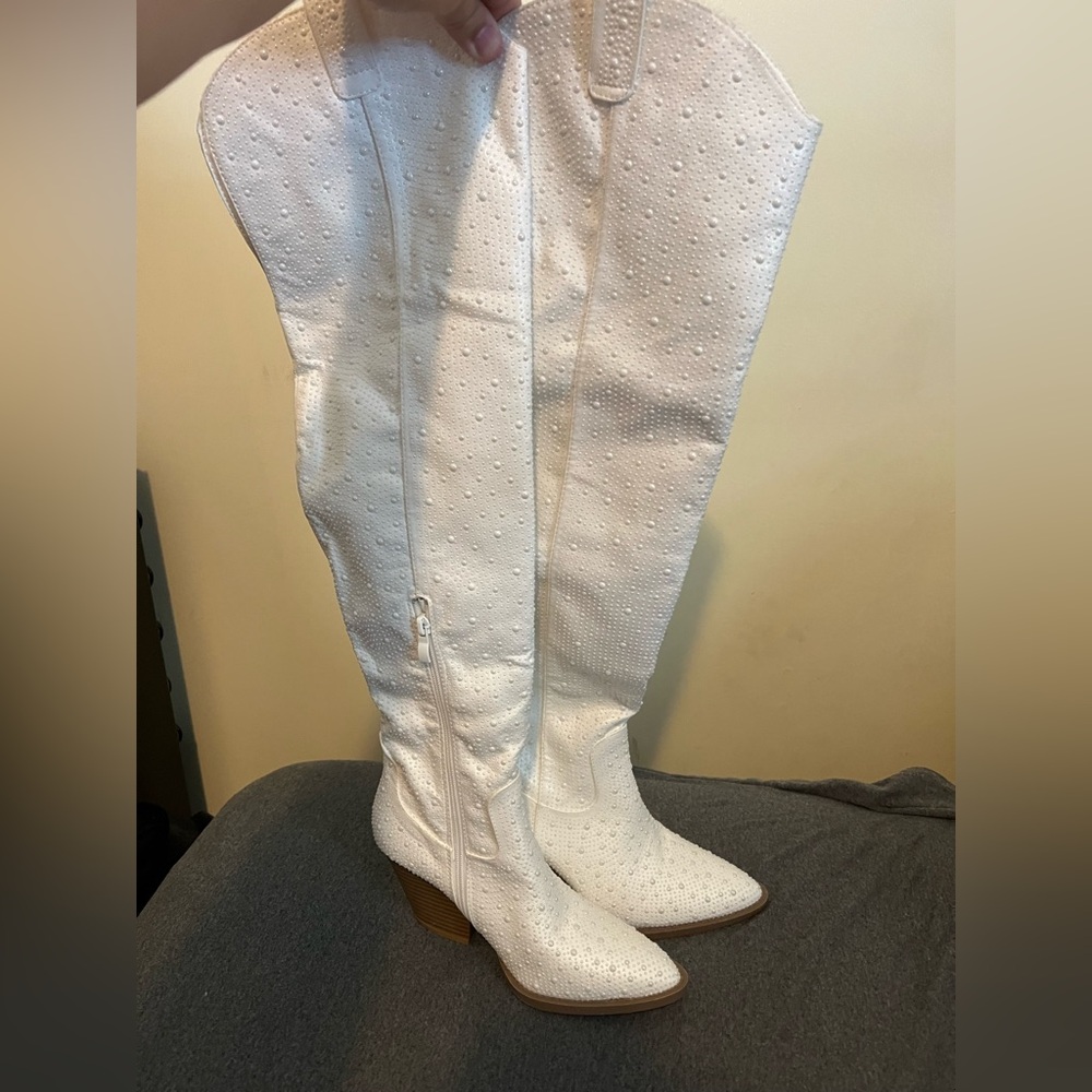 Country Pearl White Pearlized Cowgirl Glam
Western Knee Boots